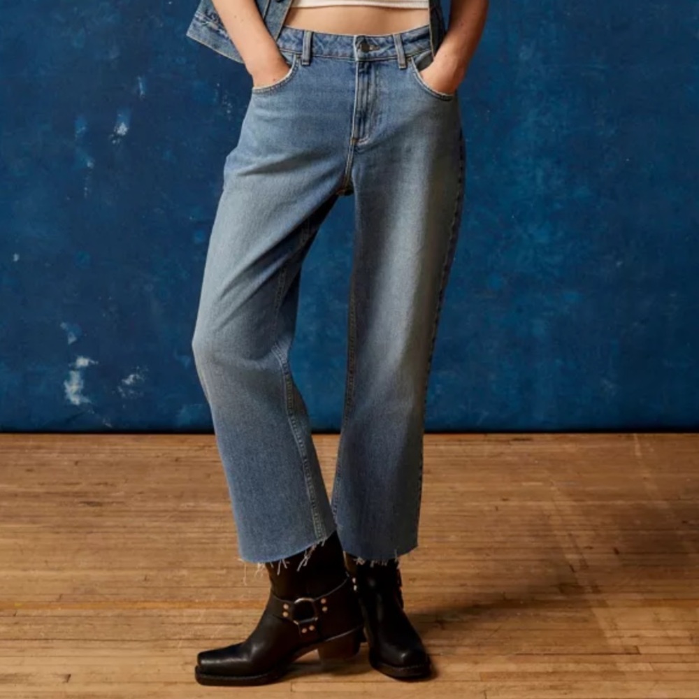 Urban Outfitters BDG Cropped Cowboy Jeans Blue Denim Raw Hem Straight Leg-31